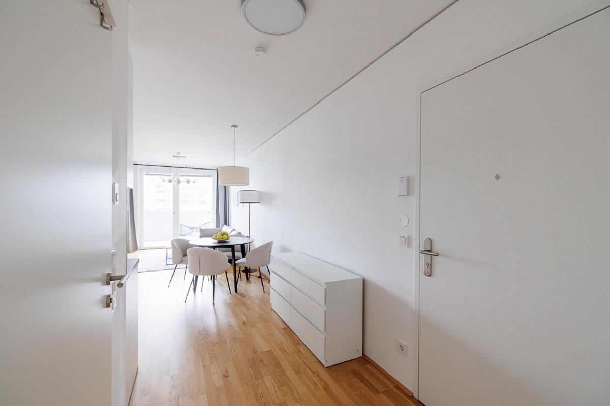 Lovely Apartment In Marina Tower - 10Min To City Center Viyana Dış mekan fotoğraf